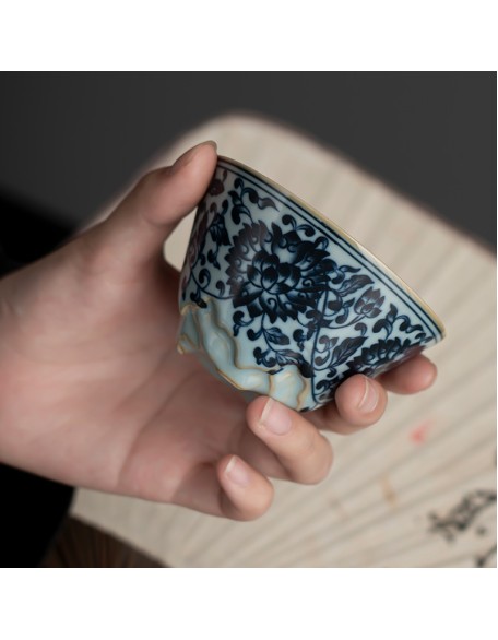 Celadon Ru Kiln Blue and White Lotus Scroll Pattern Master's Cup Tea Cup Crackled Glaze Suitable for Gongfu Tea Cup