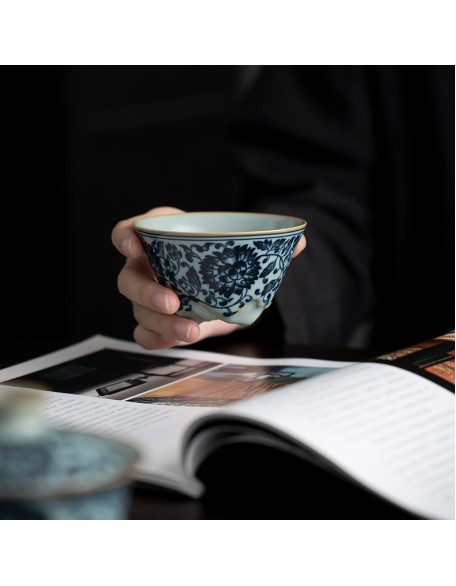 Celadon Ru Kiln Blue and White Lotus Scroll Pattern Master's Cup Tea Cup Crackled Glaze Suitable for Gongfu Tea Cup