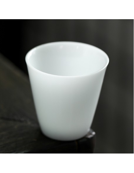 Ice-type jade porcelain tea cup, owner's cup, household ceramic cup, single cup, personal use tea cup.