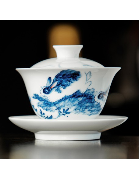 Hand-painted blue and white porcelain lidded bowl, antique-style overglaze painted ceramic lidded bowl, San Cai tea bowl