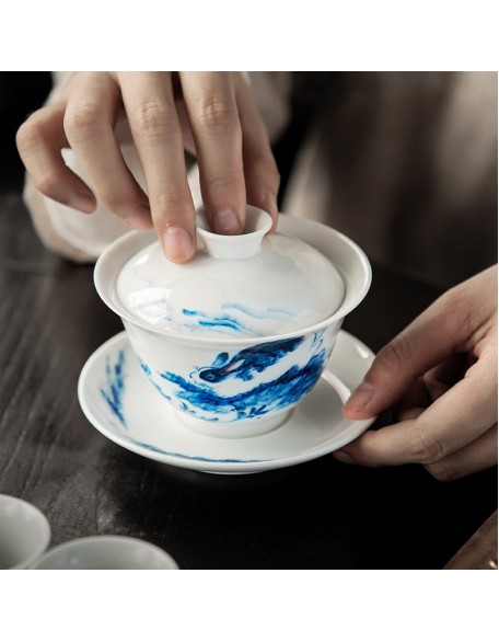 Hand-painted blue and white porcelain lidded bowl, antique-style overglaze painted ceramic lidded bowl, San Cai tea bowl