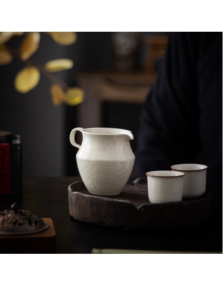 Handcrafted high-end ceramic tea infuser with engraved handle and ash decoration