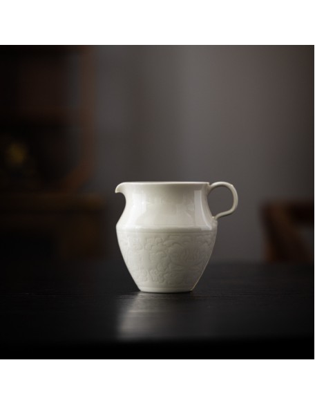 Handcrafted high-end ceramic tea infuser with engraved handle and ash decoration