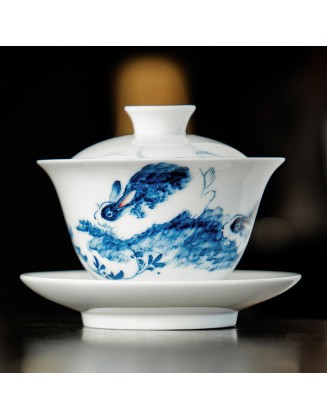 Hand-painted blue and white porcelain lidded bowl, antique-style overglaze painted ceramic lidded bowl, San Cai tea bowl